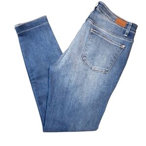 *** SOLD *** Judy Blue Distressed Skinny Fit With Camo Patches 15/32